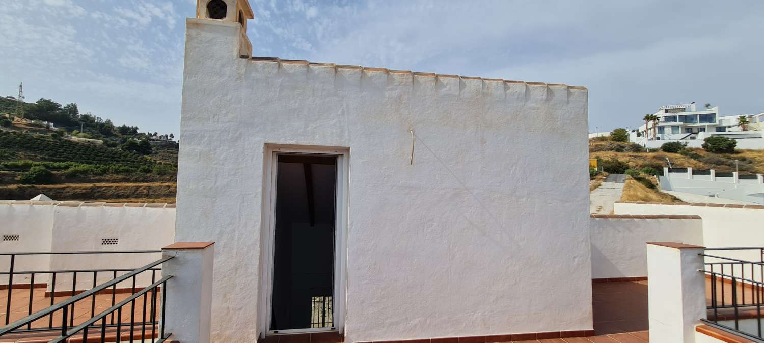 Villa con vista incredibile con casale e terreno