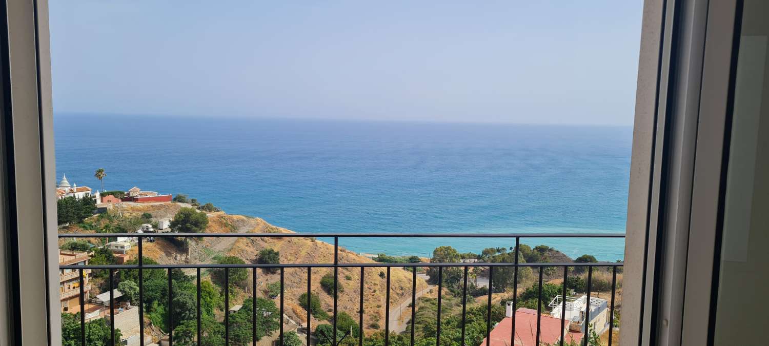 Villa mit unglaublicher Aussicht mit Bauernhaus und Grundstück