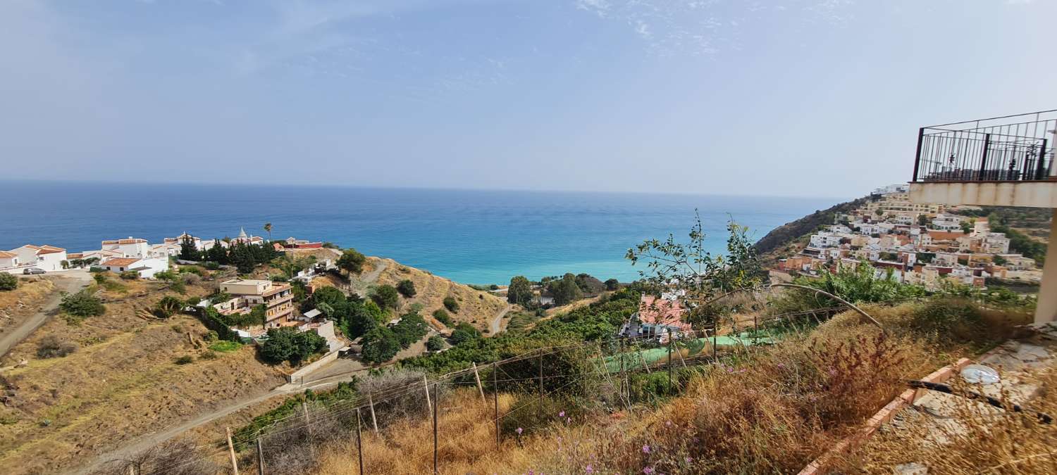 Villa con vista incredibile con casale e terreno