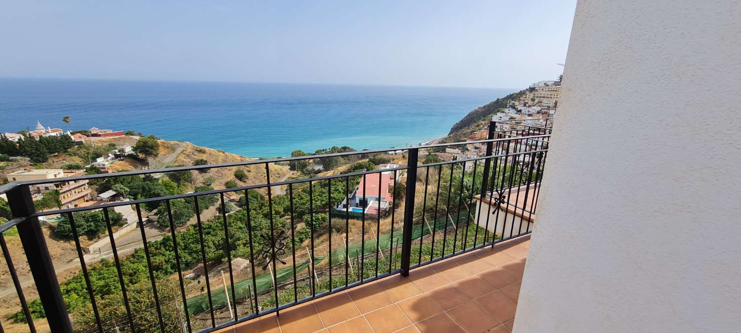 Villa con vista incredibile con casale e terreno