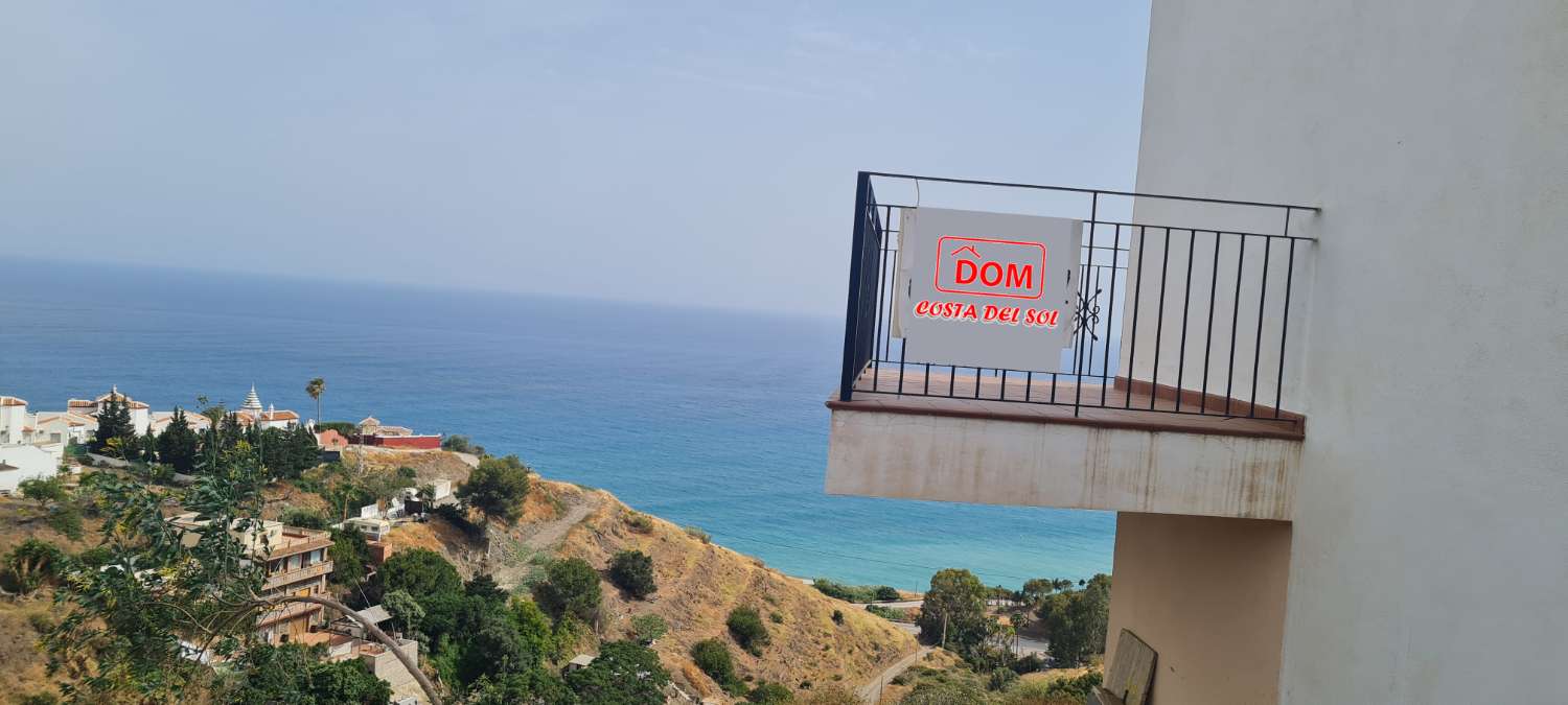 Villa con vista incredibile con casale e terreno