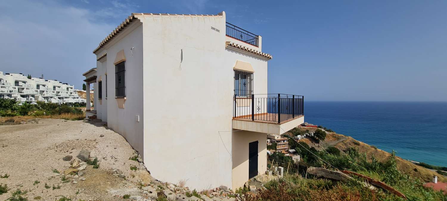 Villa with incredible views with farmhouse and land