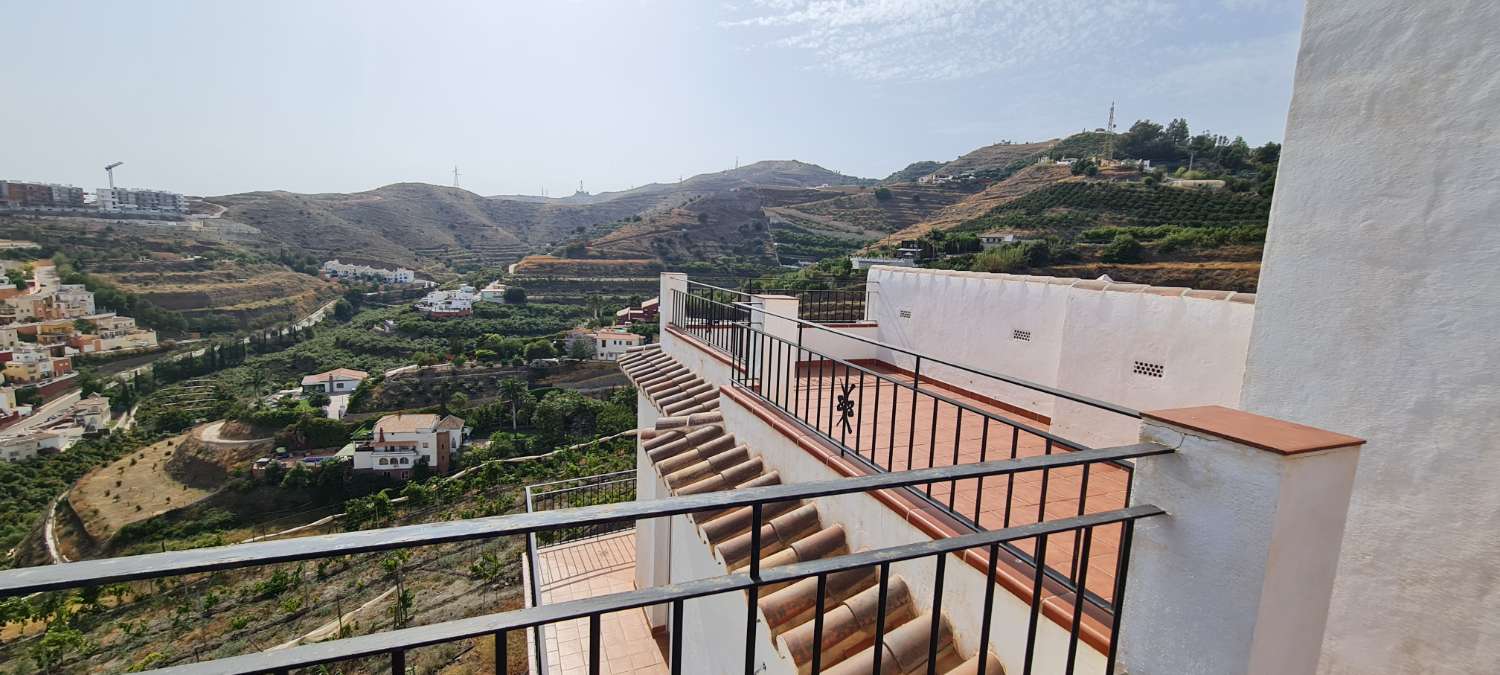 Villa con increíbles vistas con cortijo y terreno