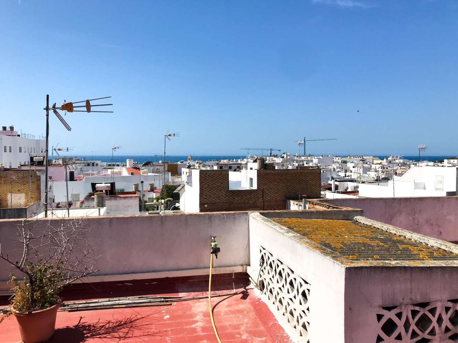 Piso de 2 Dormitorios en Pleno Centro Histórico de Conil de la Frontera