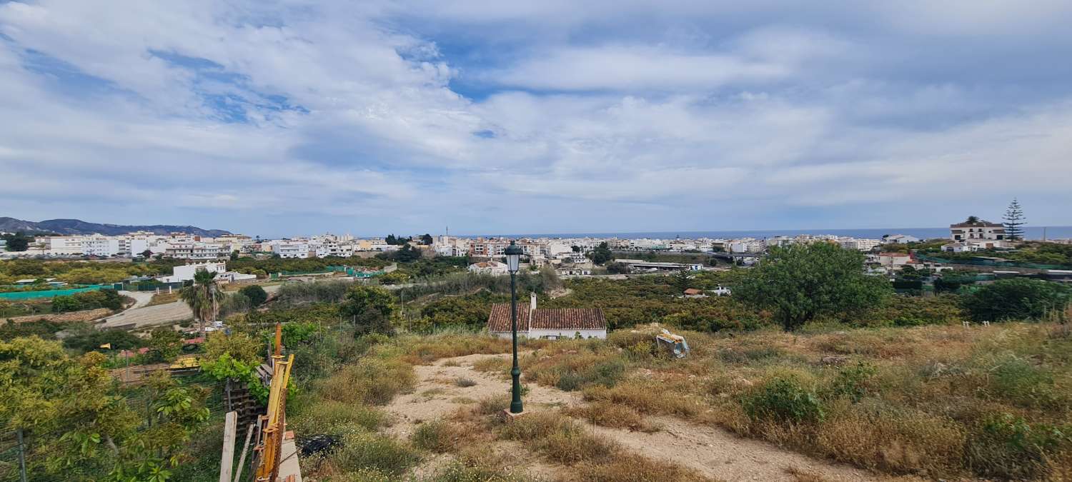 Unieke kans: Traditionele boerderij met grond en zwembad in Nerja