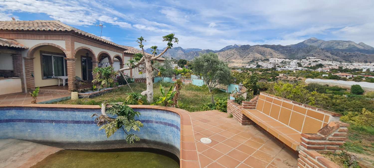 Einmalige Gelegenheit: Traditionelles Bauernhaus mit Grundstück und Pool in Nerja