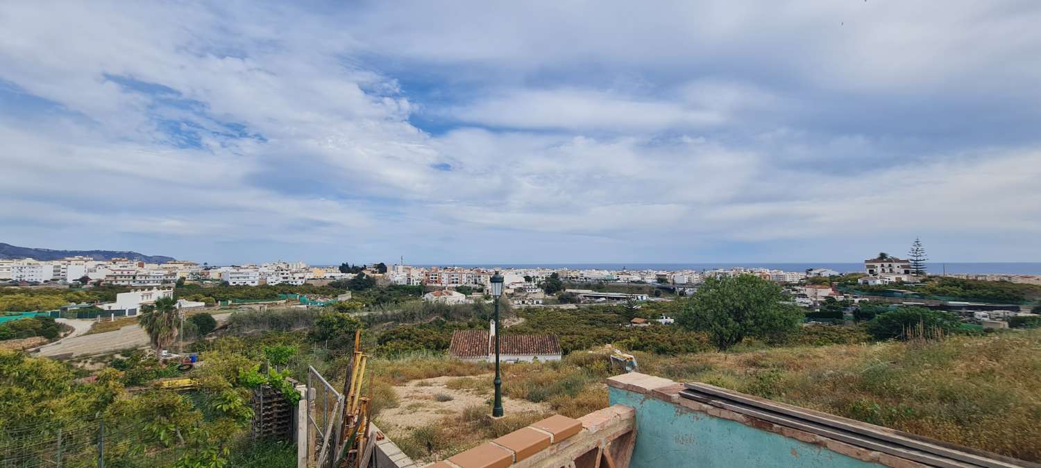 Unieke kans: Traditionele boerderij met grond en zwembad in Nerja