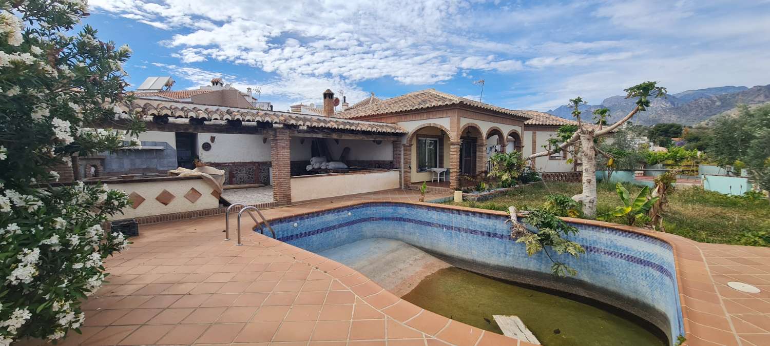 Einmalige Gelegenheit: Traditionelles Bauernhaus mit Grundstück und Pool in Nerja