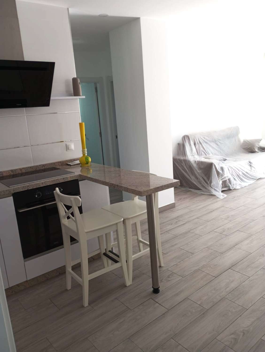 Vivez le charme de Nerja : appartement de 2 chambres en location longue durée