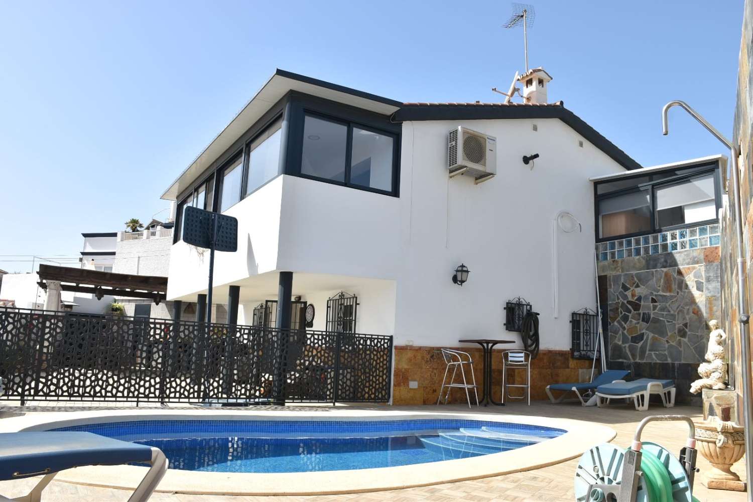 Villa à La Exótica (Nerja) avec jardin, piscine et vues